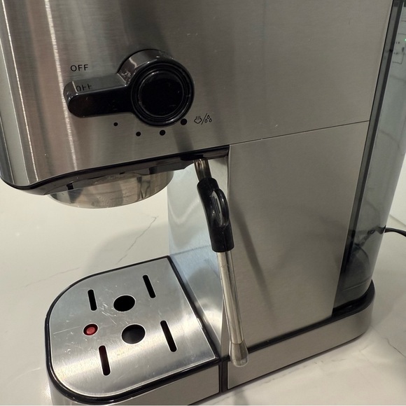 ILAVIE K2 Espresso Machine With Milk Frothing Steamer & Cuisnart Coffee Grinder - Picture 4 of 16